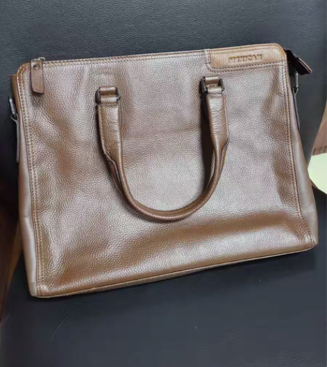 稻草人真皮手提、挎包，有肩带，实体店近50...