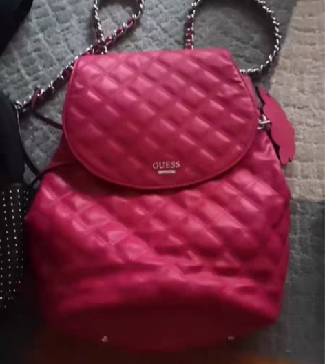 出让闲置包包喜欢带图咨询 感兴趣的话点“我...