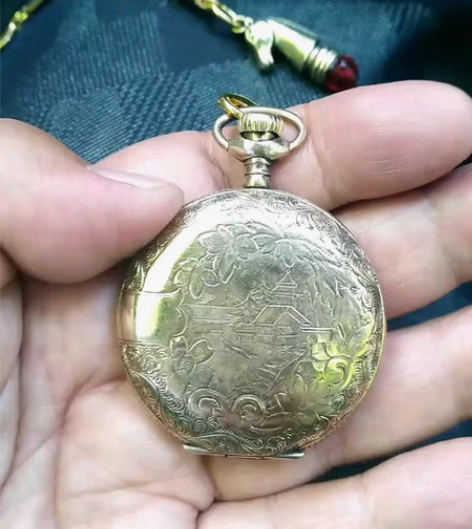 华生 包金3开怀表，百年风霜丝毫没有消融它...