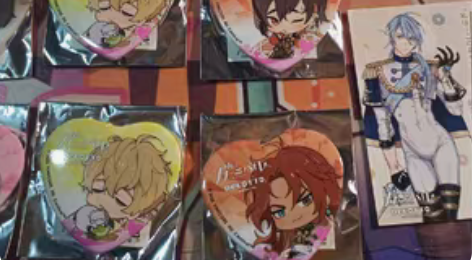 出出国现新世界狂欢cafe吧唧和小卡 小狼...