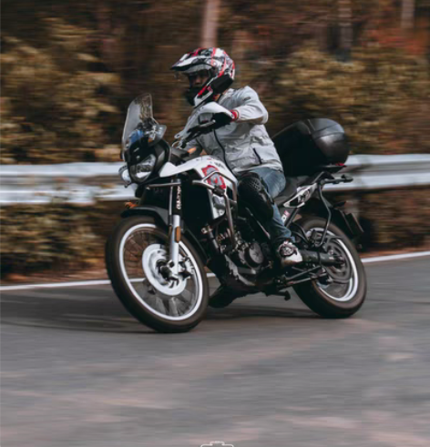 出一台阿普利亚terra150 ADV ，...