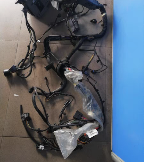 路虎极光全车线束 感兴趣的话点“我想要”和...