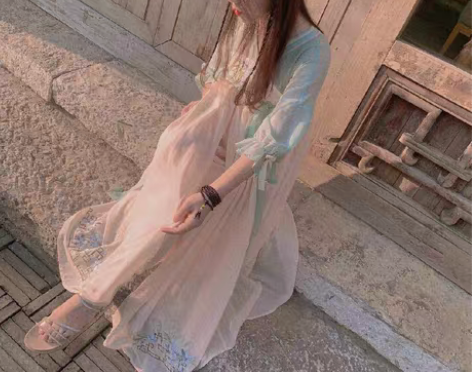 徐娇织羽集汉服闲置 M码95—110都可以...