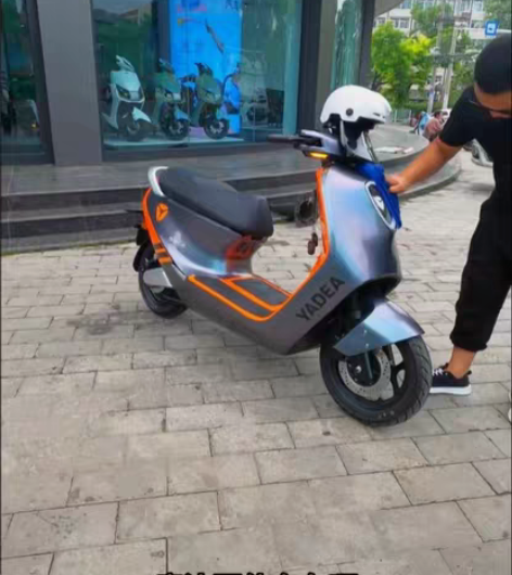 雅迪G6 电池质保两年 一次充电续航可达2...