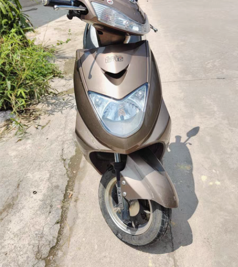 车是台铃的，8成新。21年换的电瓶，充一次...