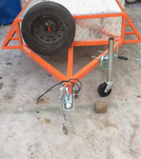 出售自己做的小拖车 车斗长2.2米宽1...