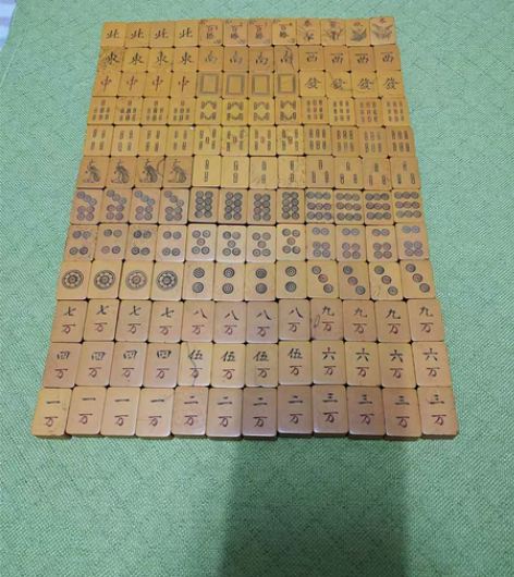 赛璐璐麻将一副  144张  品相具体看图...