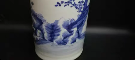 清中晚期，青花花鸟诗文盘口瓶。高46公分。...