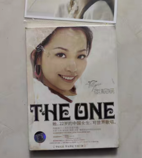 张靓颖the one未拆cd 附有三个卡片...