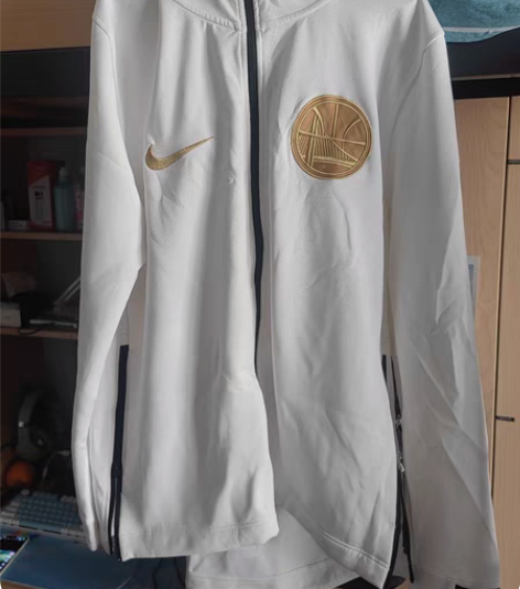 金州勇士17 18年夺冠衣服 自己买的，穿...