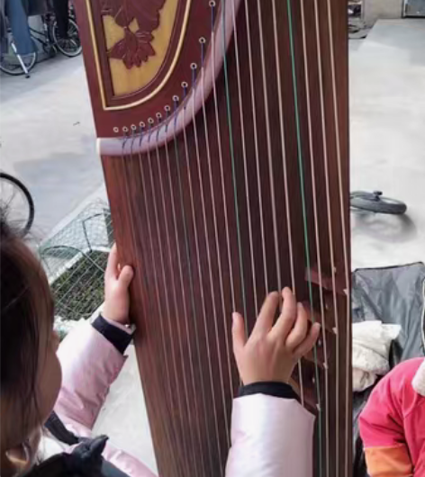 古筝，音色非常好，八九成新，长度160厘米...