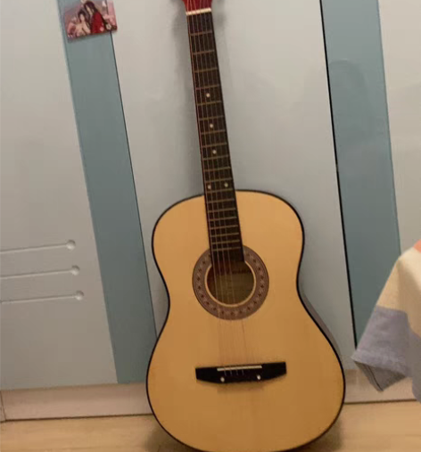 出一把38寸吉他，图片是实拍。琴带，拨片，...