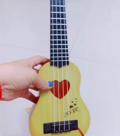 包邮儿童弹奏尤克里里送乐谱拔片可仿真儿童吉...