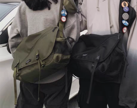 包邮单肩斜挎包男士潮牌工装包学生休闲ins...