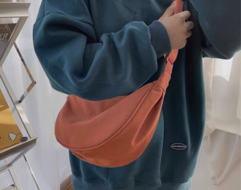 清仓特价U家试衣间同款女斜挎包 小红书尼龙...