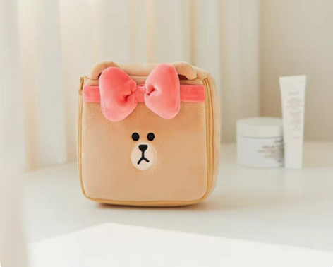 包邮莉莉安奶咖小狗化妆包日系女折叠绣花大容...