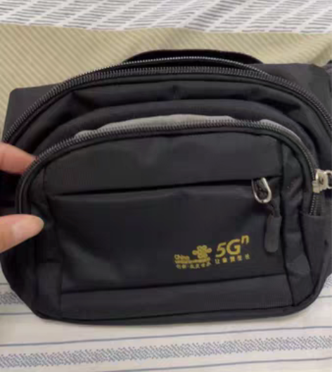 休闲运动斜挎包腰包跑步多功能手机腰包，黑色...