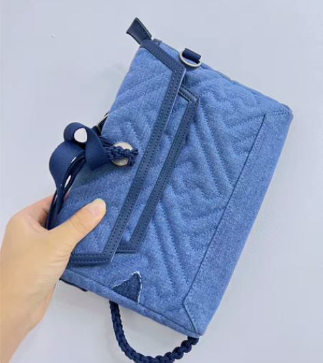 品牌：中国李宁潮牌，单肩斜挎包，牛仔包 购...