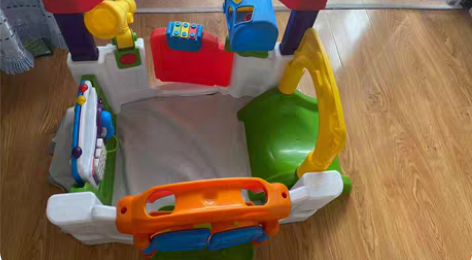 小泰克百变乐园 孩子小时候孩子王买的，记得...