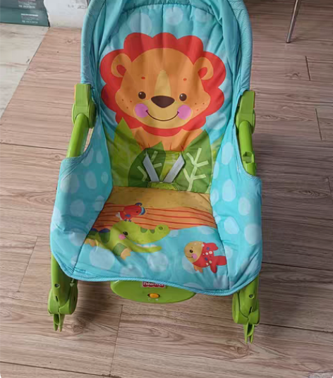 费雪摇摇椅，摇摇椅，新旧如图，底部的电池液...