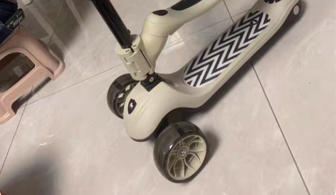 全新贝易滑板车，买回来就在家里玩了一下，因...