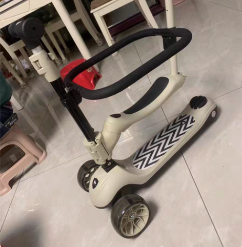 贝易扭扭车，仅拆箱宝宝在客厅试用了一下，因...