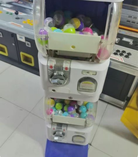 扭蛋机 二手特价150  赠送扭蛋 感兴趣...