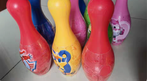 玩具保龄球、套圈圈，各9.9 感兴趣的话点...