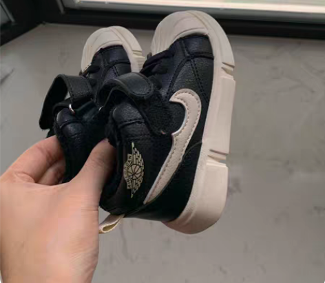 全新潮流小鞋子，一次都没穿过，太大穿不了，...