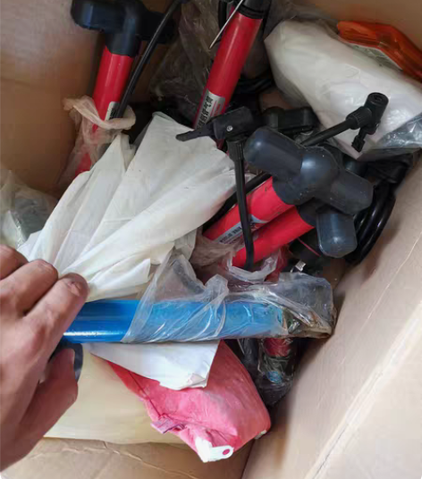 打气筒,锁,水壶,随车工具,均价5元,半买...