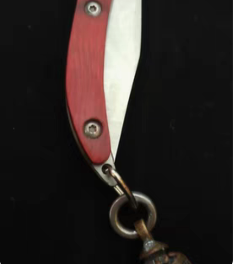 库存小折刀拆快递最棒带个坠子更好用坠子似红...