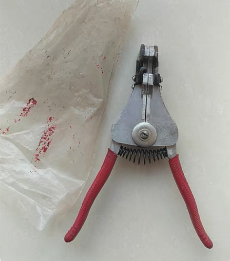 包邮七八十年代上海产老电工剥线钳一把，库存...