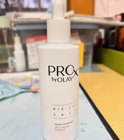 转卖OLAY玉兰油第2代淡斑小白瓶烟酰胺美...