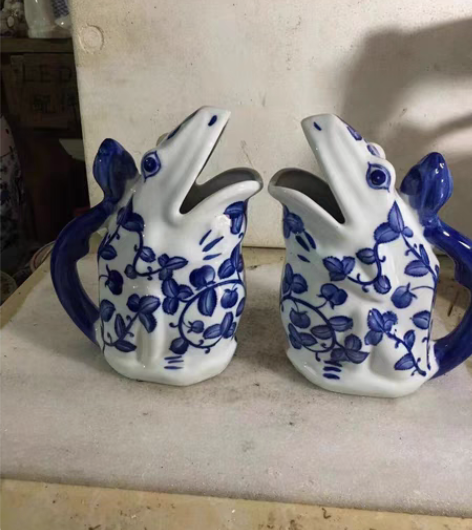 包邮七十年代创汇时期青蛙壶造型俊美色彩靓丽...