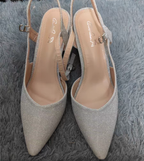 包邮全新38码银色单鞋，仅试穿，包邮不退不...