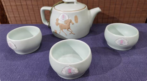 包邮东道汝窑马年小茶组6800 感兴趣的话...