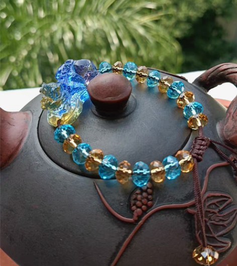 包邮琉璃手链， 珠子是切割多面体， 带貔貅...