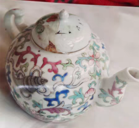 包邮家里的茶壶一个，官窑瓷器，有裂纹，盖坏...