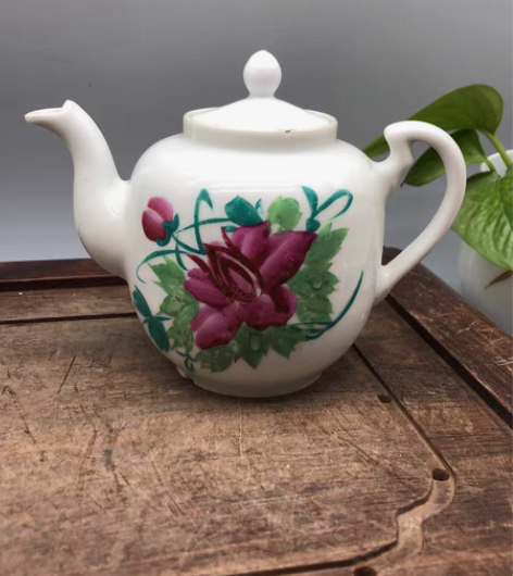 包邮手绘粉彩执壶,品相如图,后配盖,底边小...