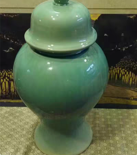 绿釉钧陶瓷将军罐。品相完好无损。规格：高4...