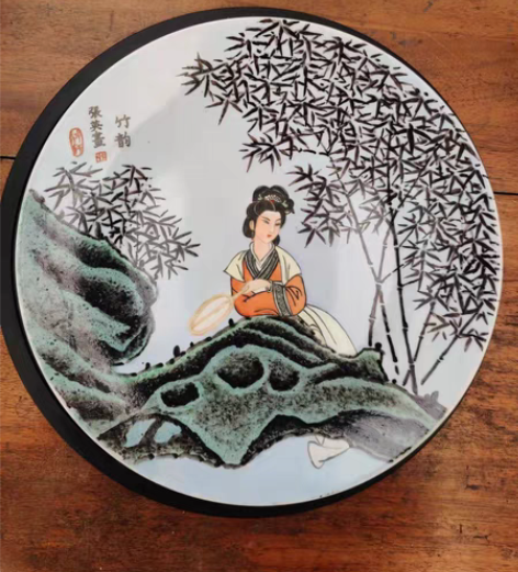 当代水墨画家 张英 手绘陶瓷赏盘 品相完美...