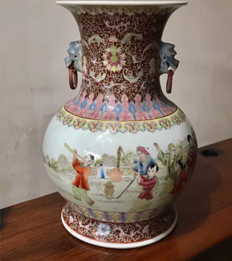 567景徳镇老粉彩双耳大瓶，题材为百子闹春...