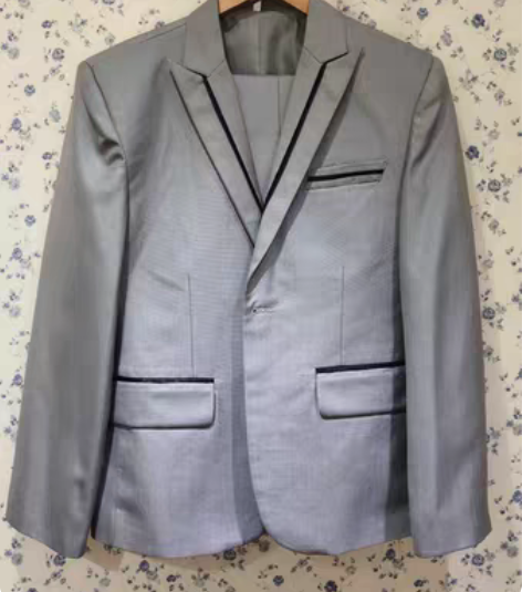 西装套装！10套300元。重磅推荐的 男士...