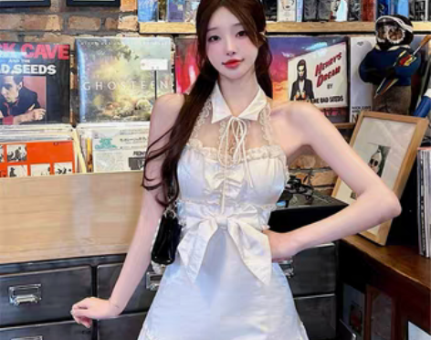 转卖扑啦啦2022夏季新款纯欲性感挂脖蝴蝶...