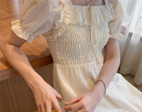 转卖哈果超人白色荷叶边泡泡袖方领连衣裙女修...