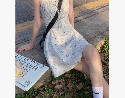 转卖法式碎花吊带连衣裙女夏季2022新款收...