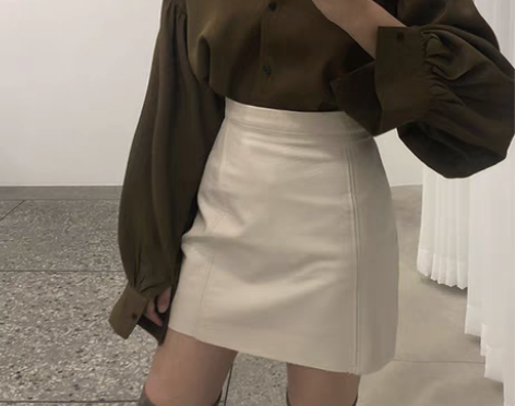 转卖杏色皮裙半身裙女a字包臀秋季新款显瘦高...