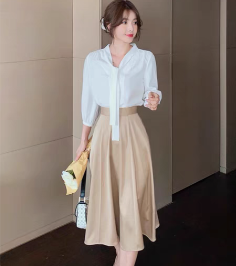转卖岛歌夫人 卡其色中长款高腰显瘦垂坠感气...