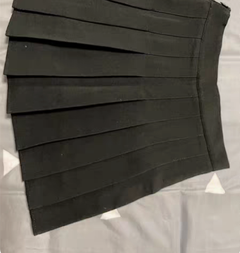 加长款百褶裙,9.5成新,L码。建议身高1...