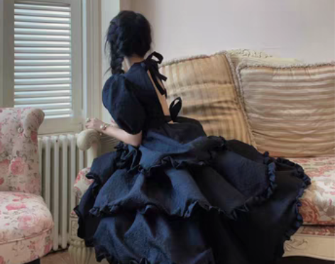 转卖黑色连衣裙泡泡袖法式复古赫本风设计感小...